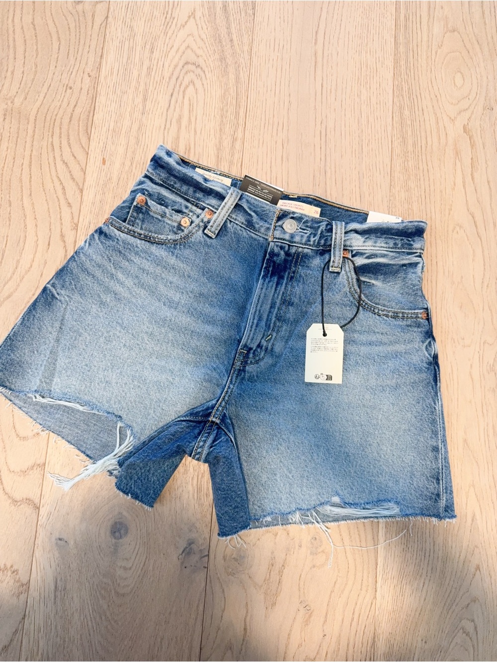 NWT levis ribcage shorts high rise 26